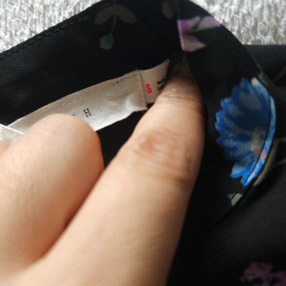 Versatile V-Neck Trapeze Top - Pre-Loved, Excellent Condition! - Picture 5 of 8